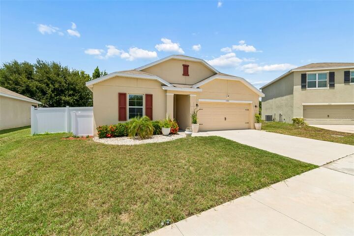 Property Photo: 11910 Little Violet Circle FL 33578
