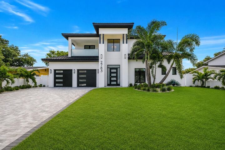 Property Photo: 2783 67th Way N FL 33710