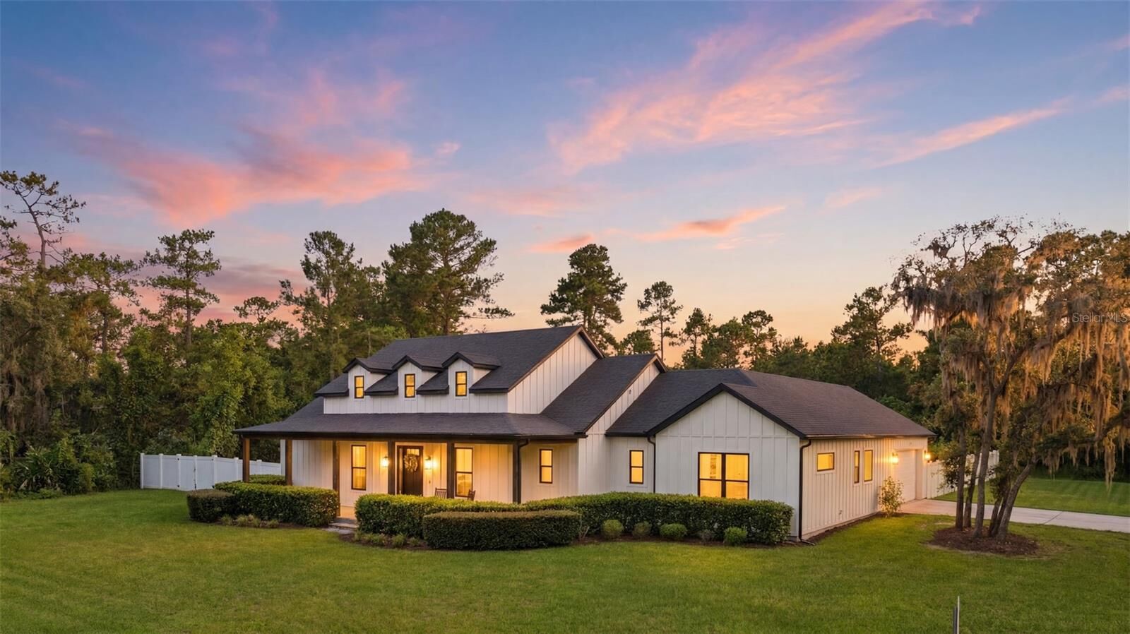 Property Photo: 190 Scenic Magnolia Drive FL 32724