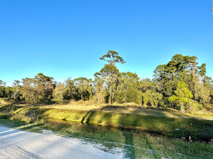 Property Photo: 1635 Central Parkway FL 32724
