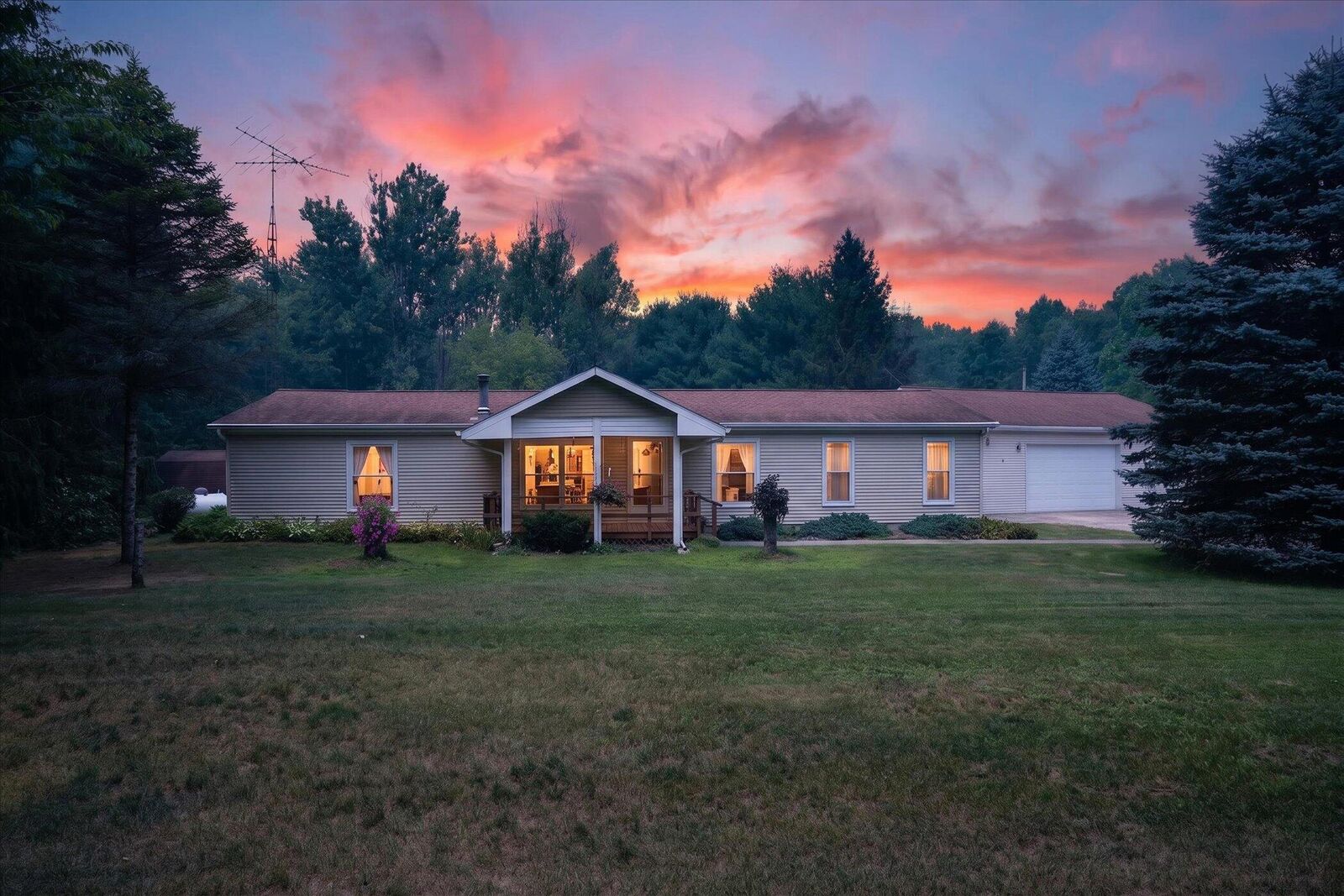 Property Photo: 11344 Dixon Road MI 49277