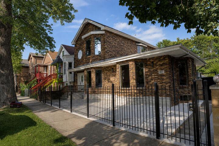 Property Photo:  3017 S Canal Street  IL 60616 
