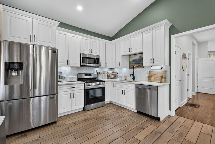 Property Photo: 7303 Oakwood Avenue IL 60534