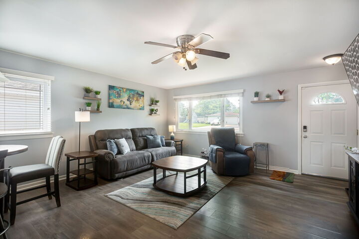Property Photo:  528 W Crystal Street  IL 60060 