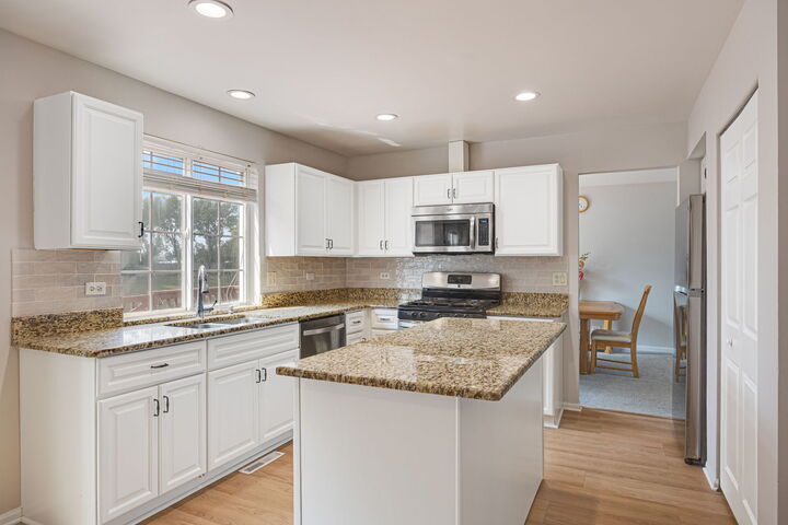 Property Photo: 1650 Charlotte Circle IL 60564