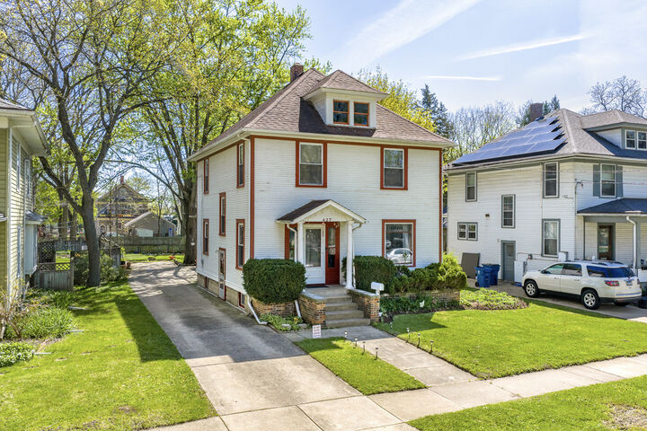 Property Photo: 427 Grand Avenue IL 60506
