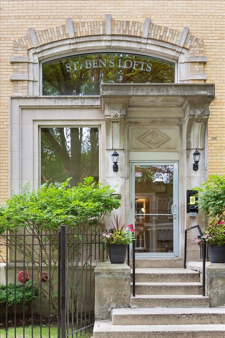 Property Photo: 3900 N Claremont Avenue 103 IL 60618