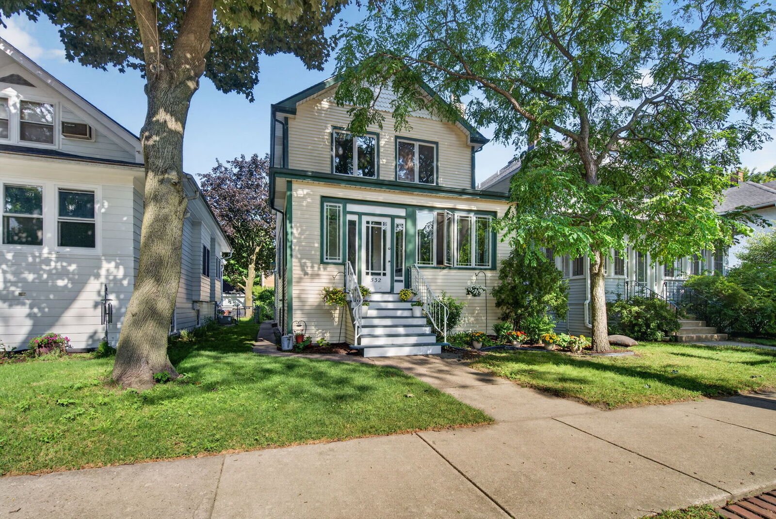 Property Photo: 532 S Grove Avenue IL 60304