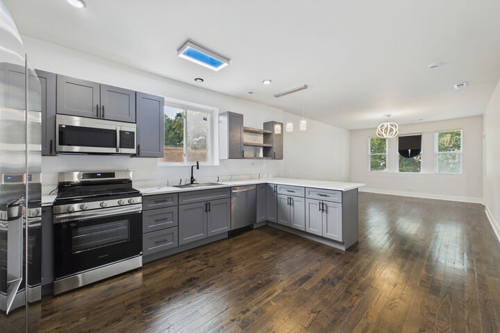 Property Photo: 7919 S Ellis Avenue 2 IL 60619