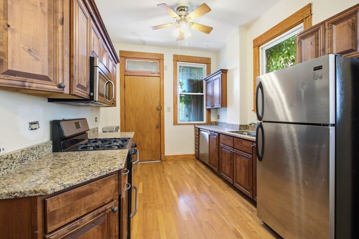 Property Photo: 1213 W Addison Street 2 IL 60613