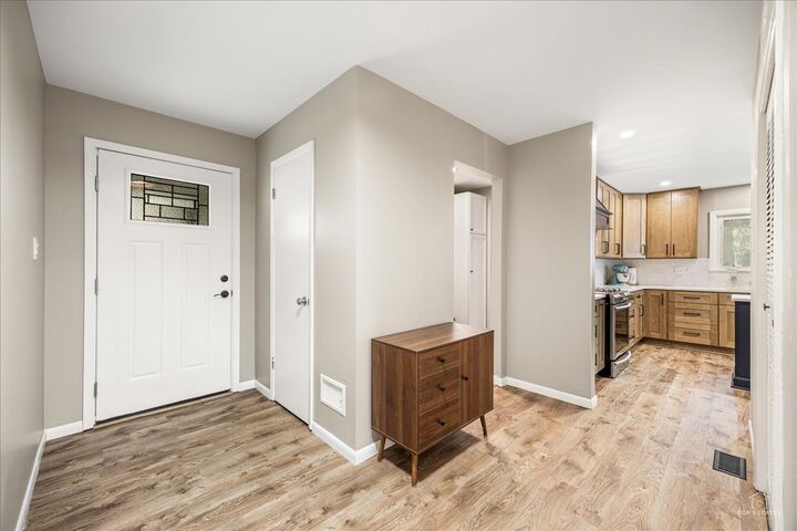 Property Photo: 601 Walnut Lane IL 60007