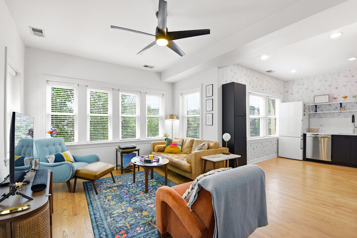 Property Photo:  4051 N Southport Avenue 2  IL 60613 