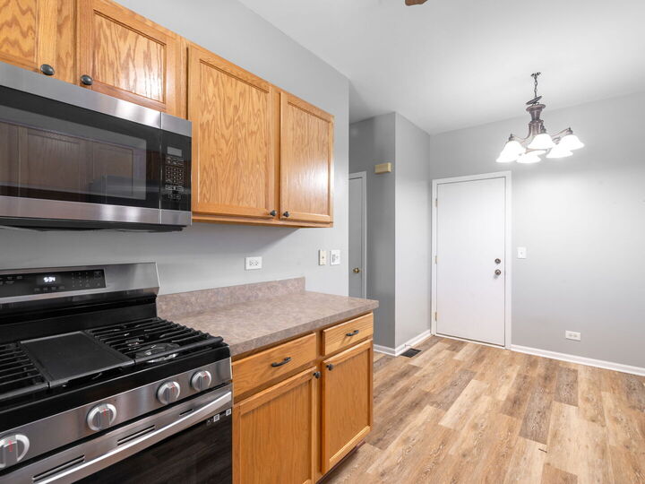 Property Photo:  798 County Line Road 798  IL 60502 