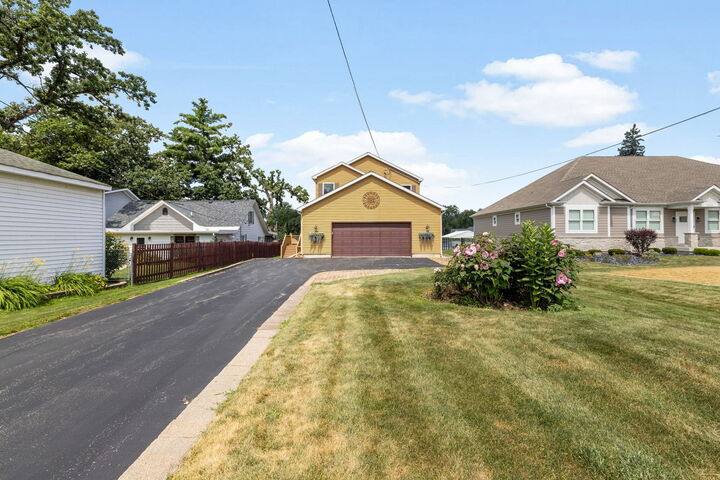 Property Photo: 2019 N Woodlawn Park Avenue IL 60051