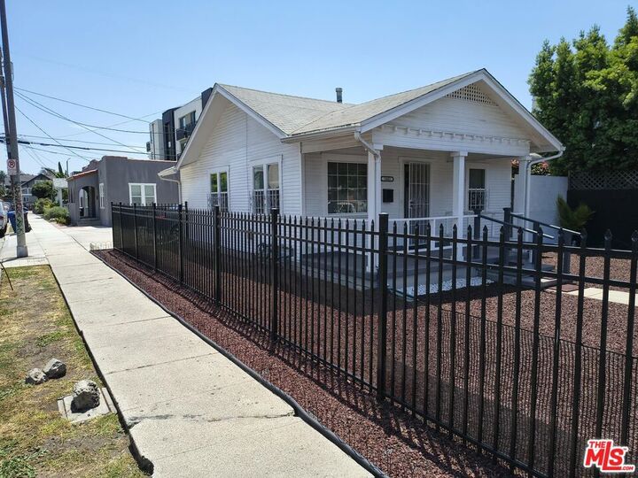Property Photo:  2402 Carmona Avenue  CA 90016 