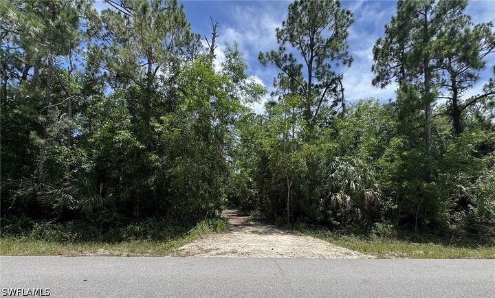 Property Photo:  930 24th Avenue NE  FL 34120 