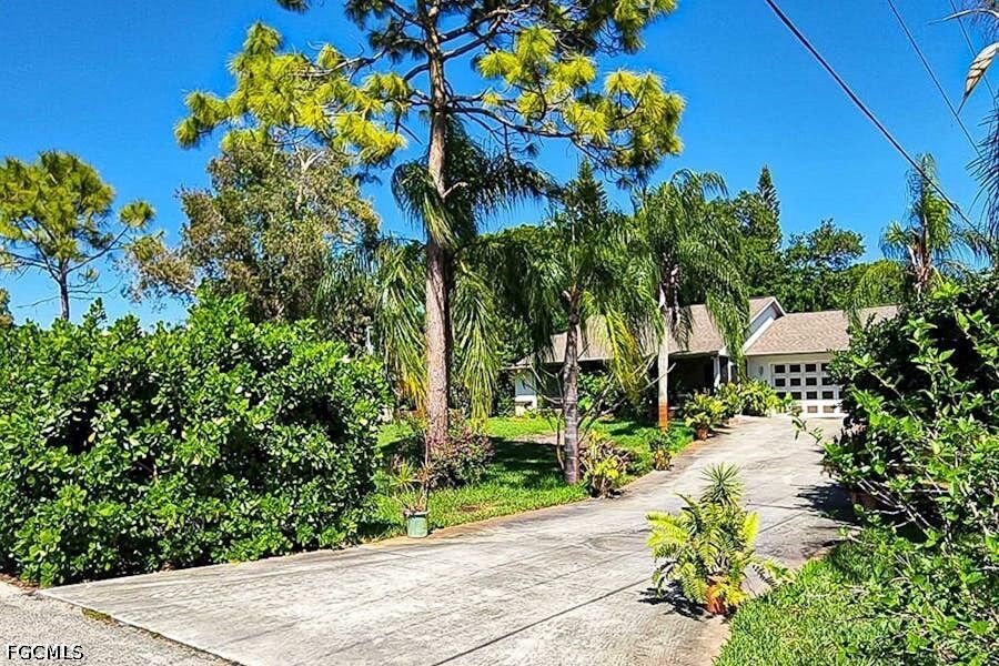 Property Photo:  18401 Huckleberry Road  FL 33967 