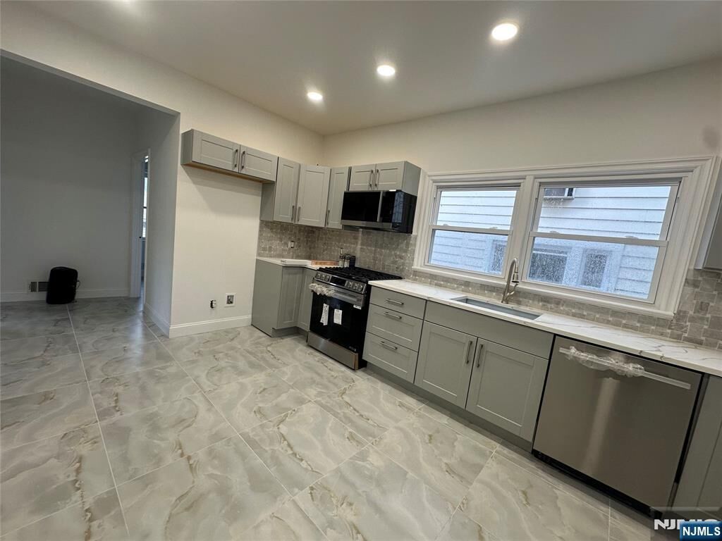 Property Photo:  177 Williams Avenue 1st Floor  NJ 07604 