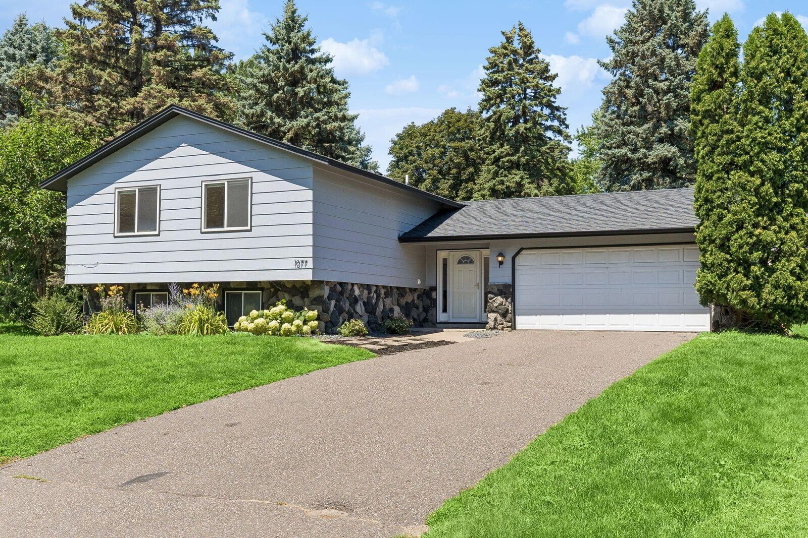 Property Photo:  1077 Churchill Circle  MN 55126 
