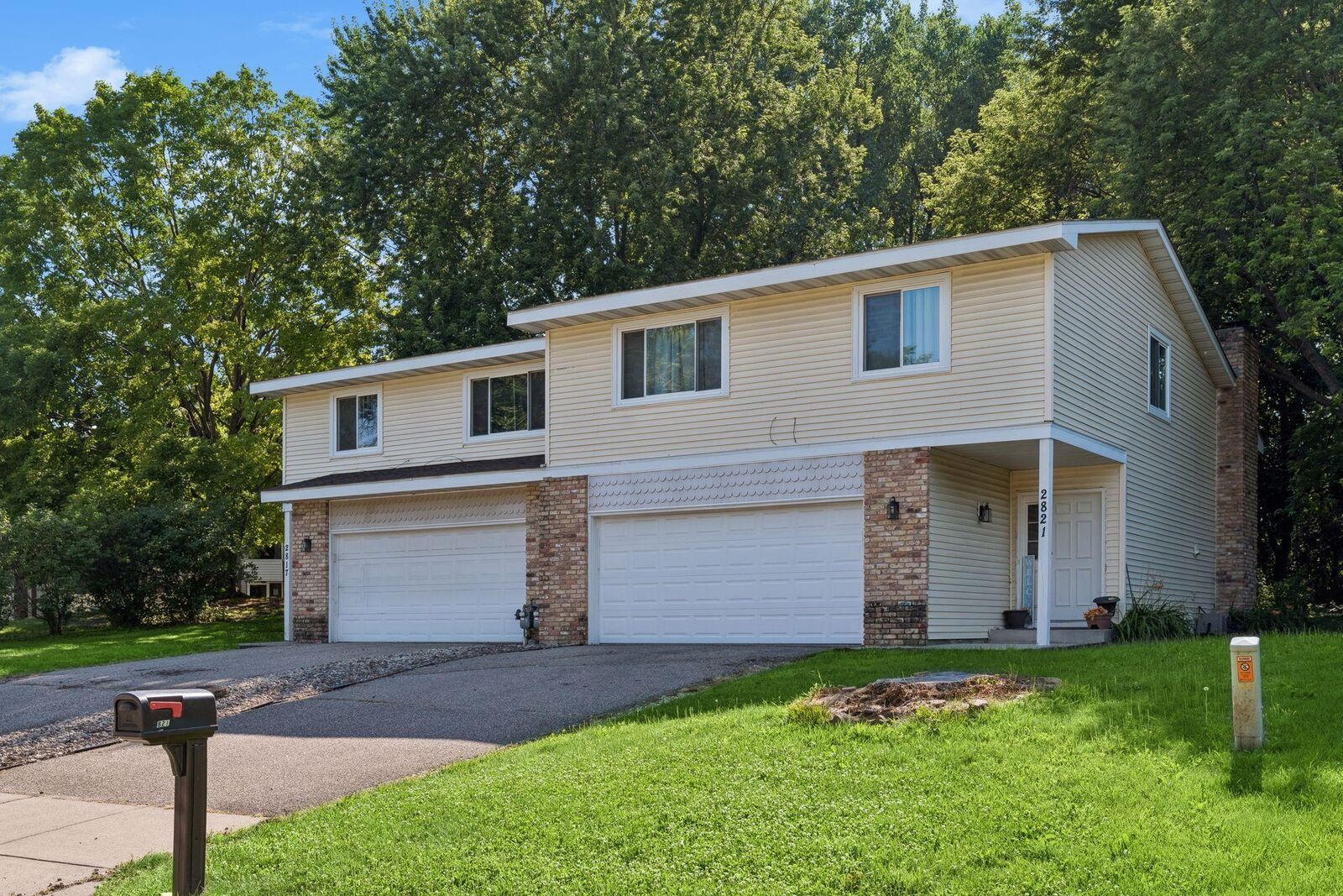 Property Photo: 2817 Flag Avenue N MN 55427