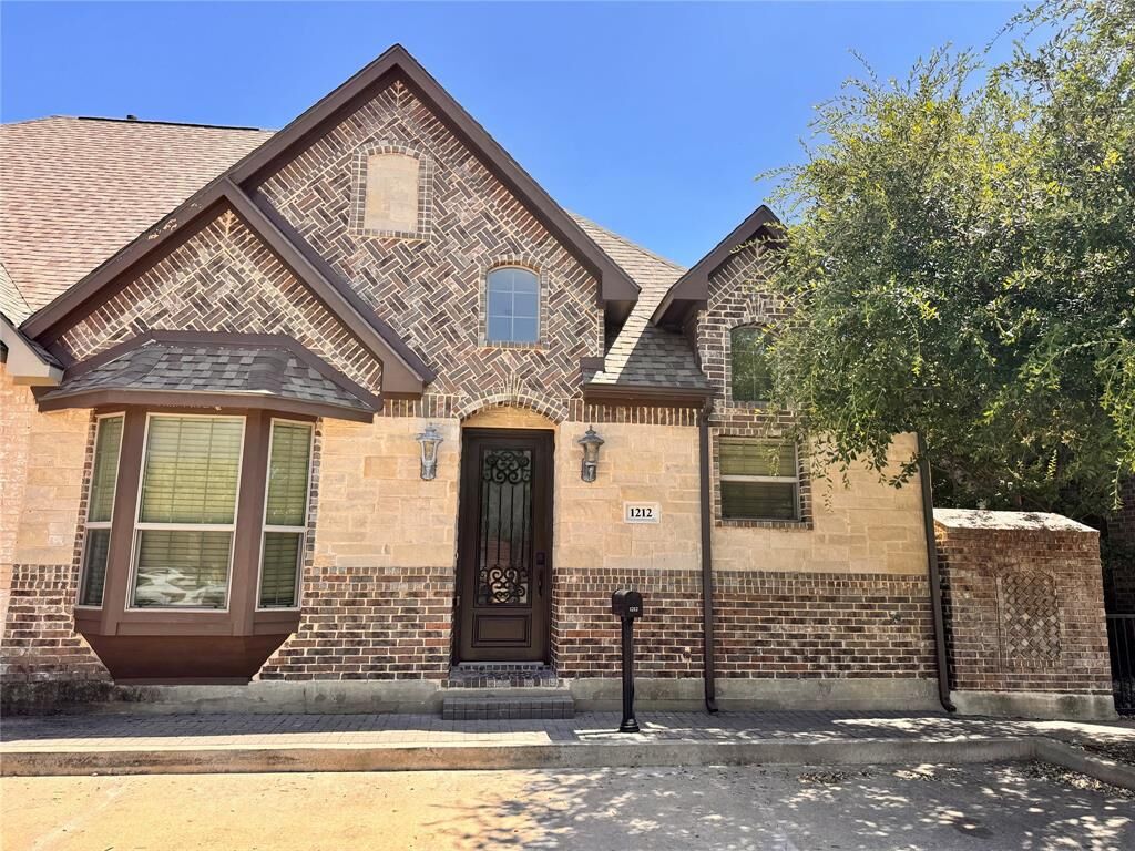 Property Photo: 1212 Prescott Street TX 76248