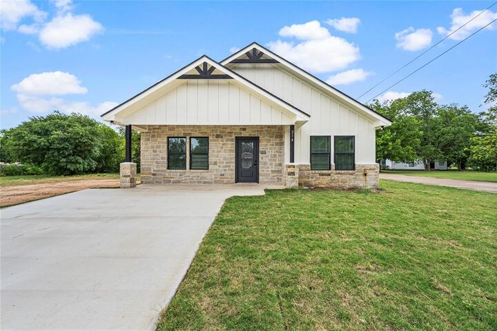 Property Photo: 214 Rogers Street TX 76657