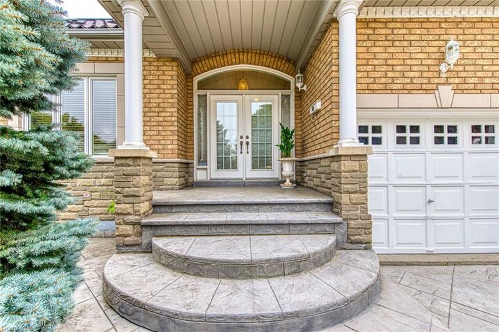 Property Photo: 2839 Bushland Crescent ON L5J 1Y1