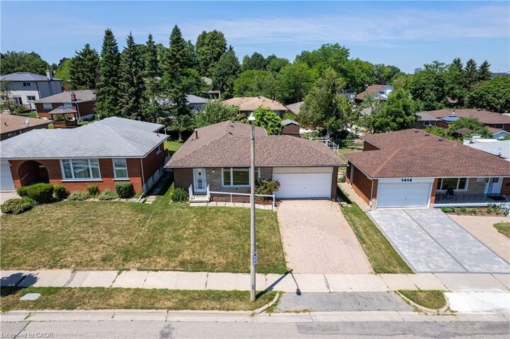 Property Photo:  1418 Queens Boulevard  ON N2M 1E1 