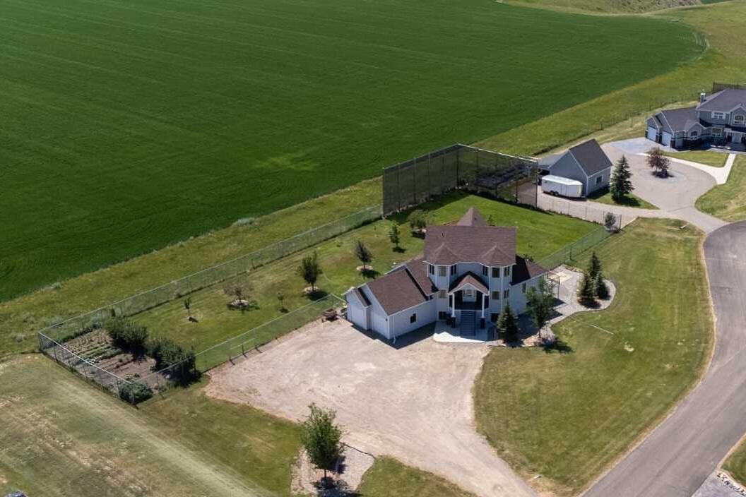 Property Photo: 406 Meadow Lark Drive AB T1J 4R9