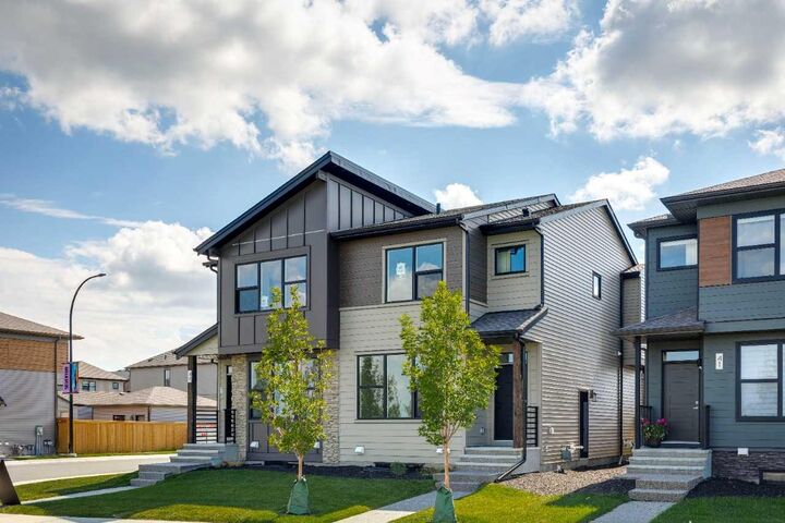 Property Photo:  45 Silverton Glen Way SW  AB T2X 5B9 
