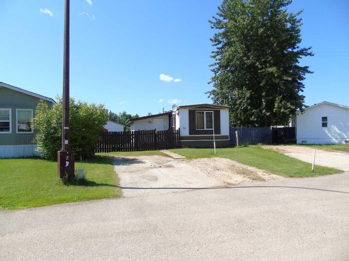 Property Photo: 812 6th Avenue SW 32 AB T0G 2A4