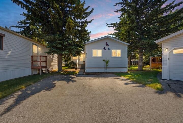 Property Photo: 3011 Burroughs Manor NE AB T1Y 6K1