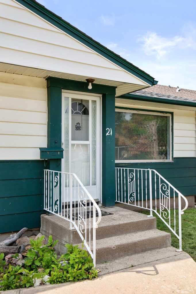 Property Photo: 21 5 Street SW AB T1A 4G3