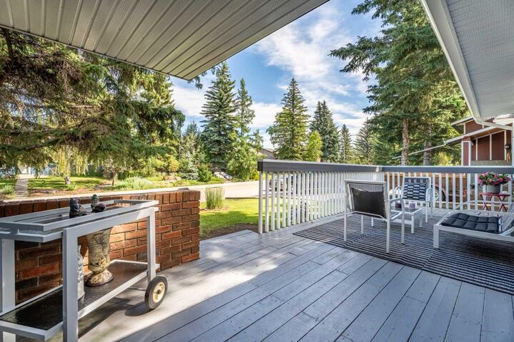 Property Photo:  49 Lock Crescent  AB T1S 1E8 
