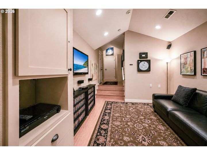 Property Photo: 108 E 35th St WA 98663