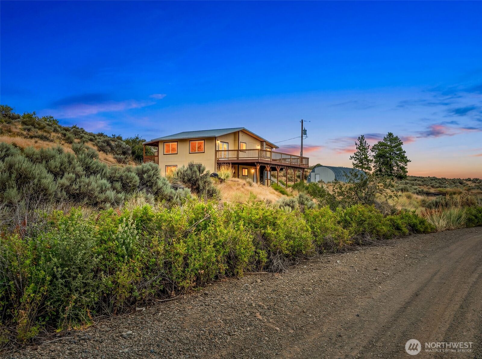 Property Photo: 612 Rd S SW WA 98802