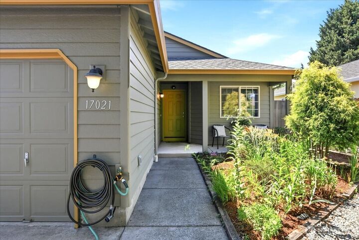 Property Photo:  17021 SE 18th Street  WA 98683 