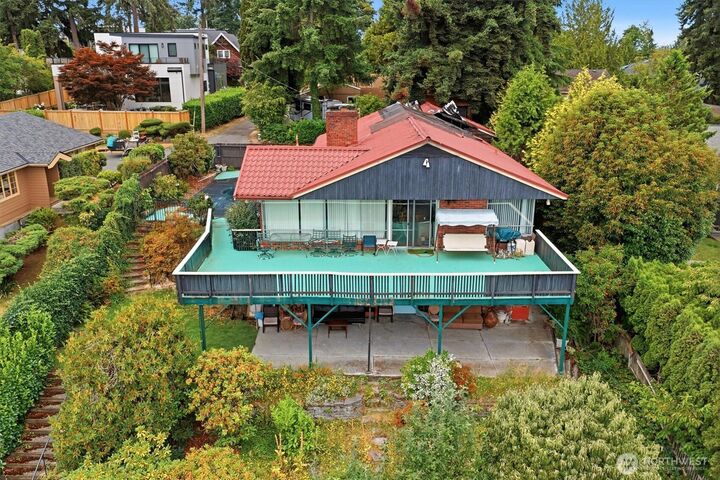 Property Photo:  2444  72nd Avenue SE  WA 98040 