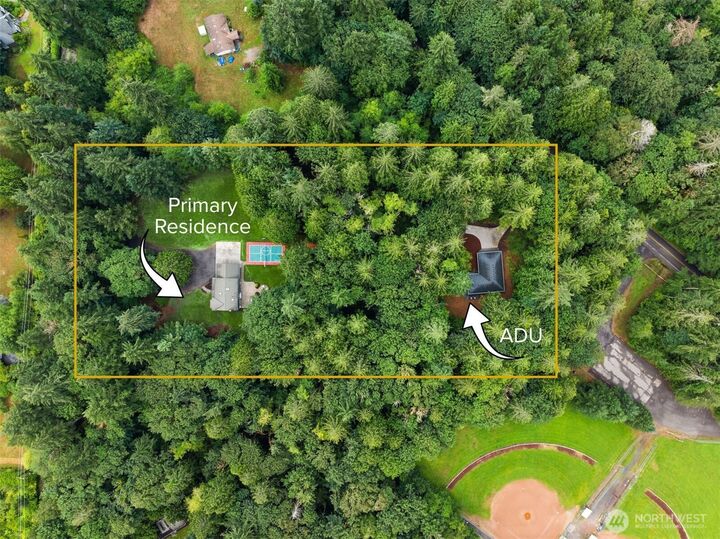 Property Photo:  9067  Hidden Cove Road NE  WA 98110 