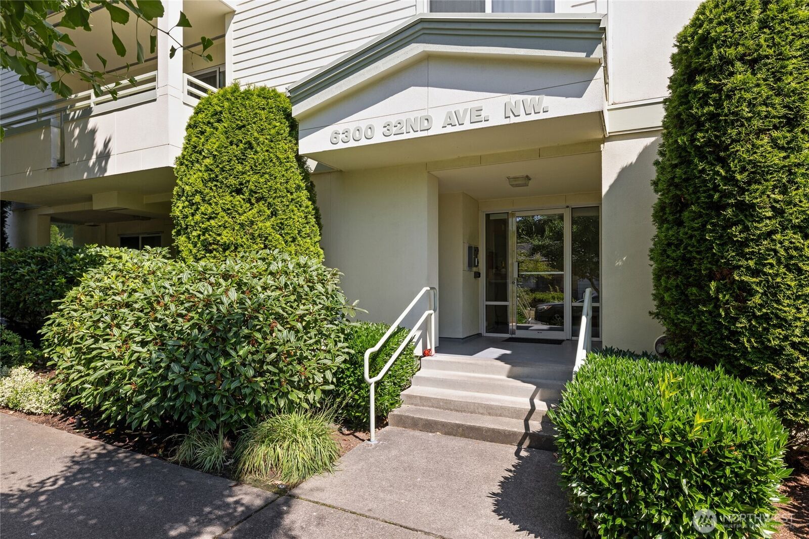 Property Photo: 6300 32nd Avenue NW 302 WA 98107