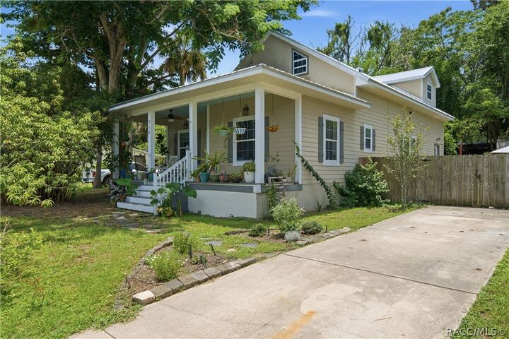 Property Photo: 512 SE 9th Street FL 34471