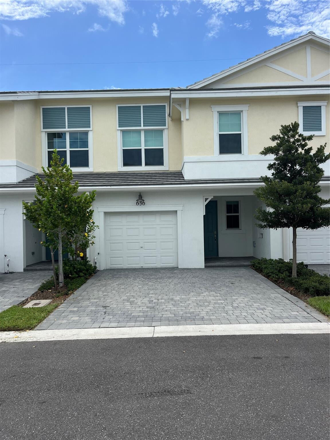 Property Photo: 636 Parsons Way FL 33442