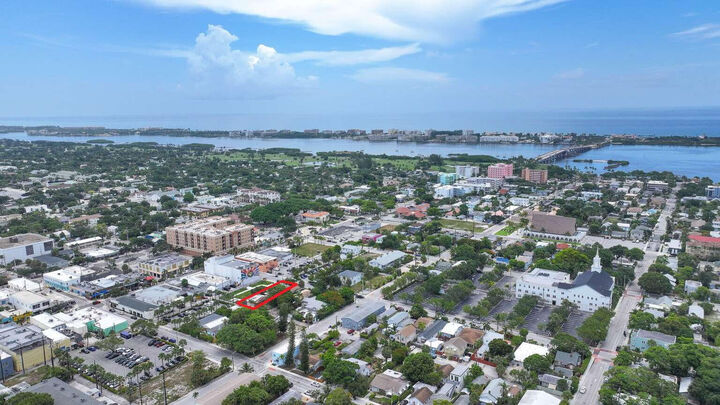 Property Photo: 17 S L Street FL 33460