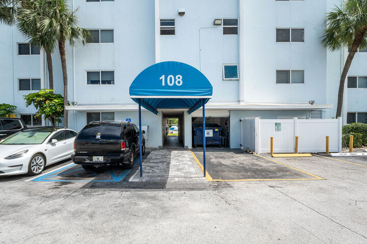 Property Photo: 108 Paradise Harbour Boulevard 107 FL 33408