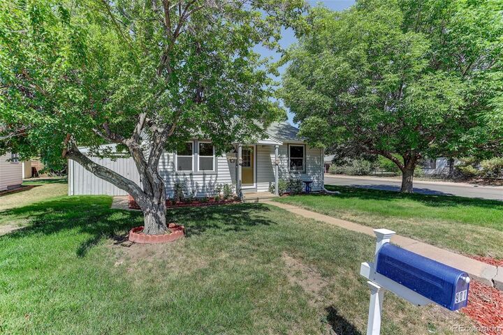 Property Photo:  901 S Locust Street  CO 80224 