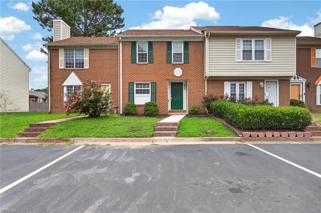 Property Photo:  939 Still Harbor Cir  VA 23320 