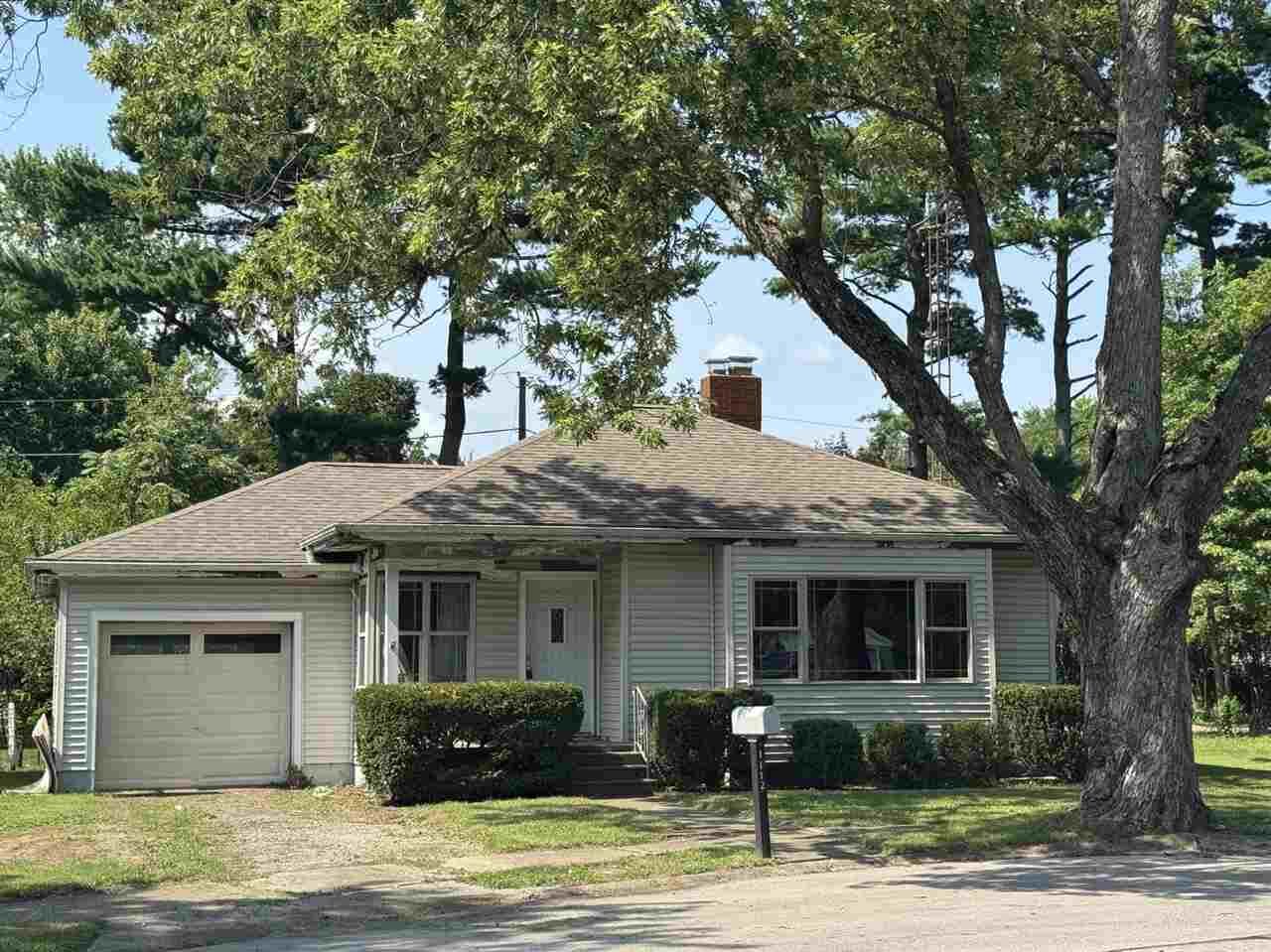 Property Photo:  1112 Berry Lane  IN 47374 