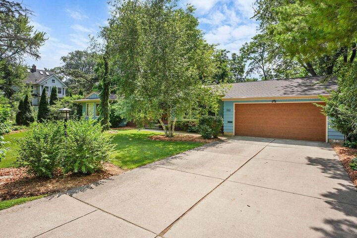 Property Photo:  322 Robin Parkway  WI 53705 