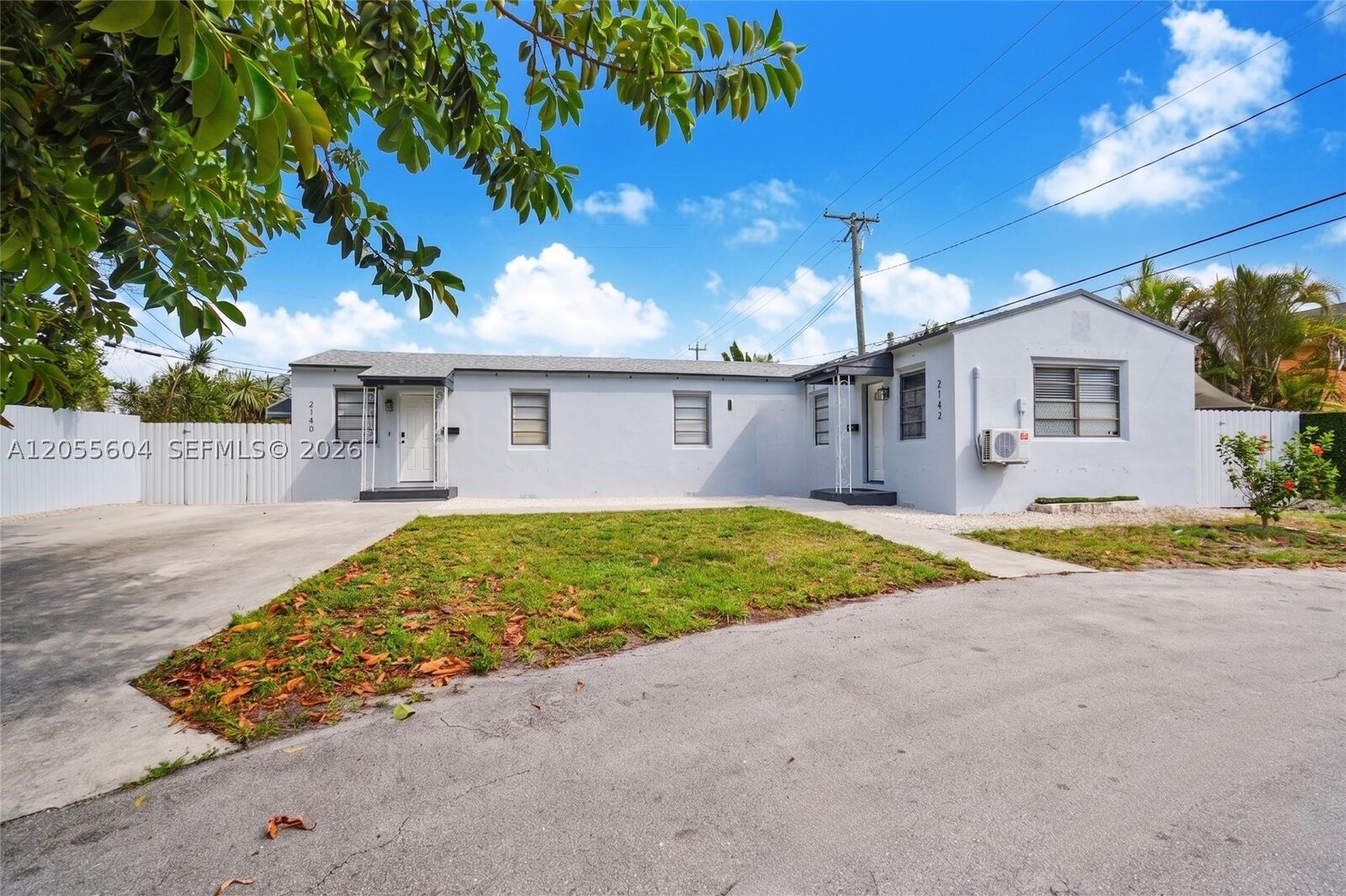 Property Photo: 2140 Monroe Ter FL 33020