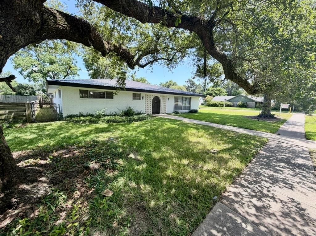 Property Photo:  315 University Drive  LA 70605 